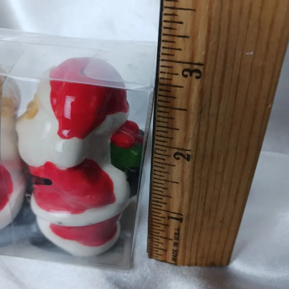 VINTAGE KISSING SANTA & MRS. CLAUSE SALT & PEPPER SET